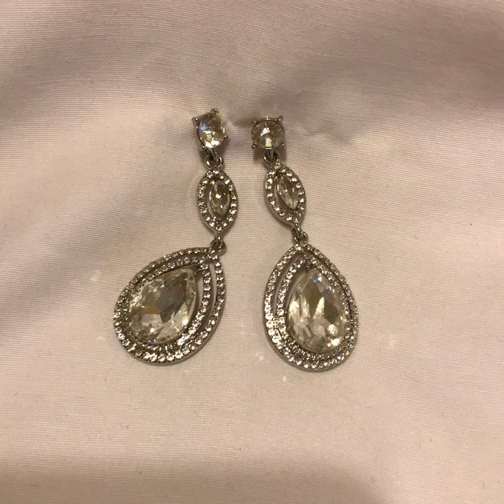 Stunning drop earrings